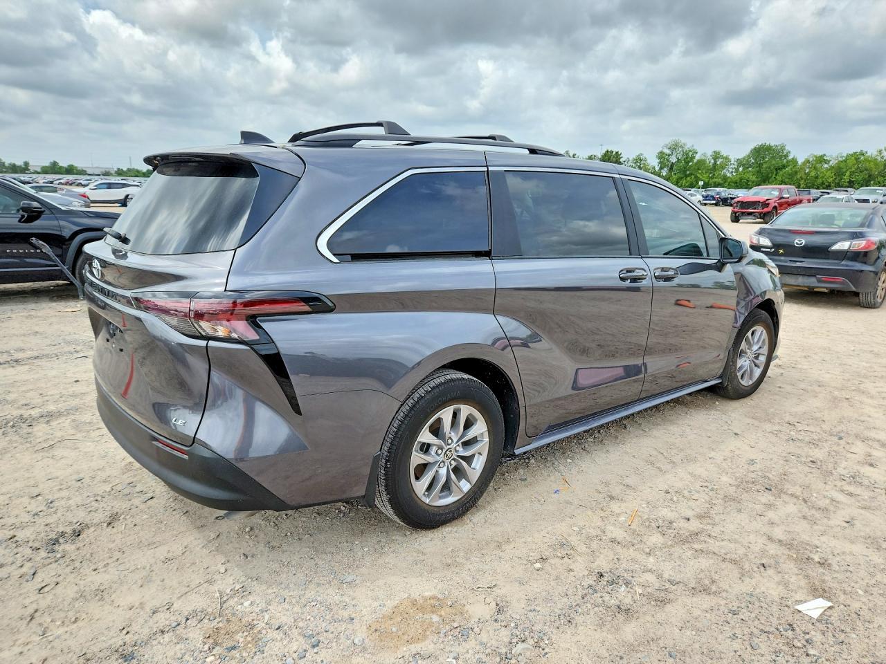 2025 Toyota Sienna Le 8-Passenger - Фото 3