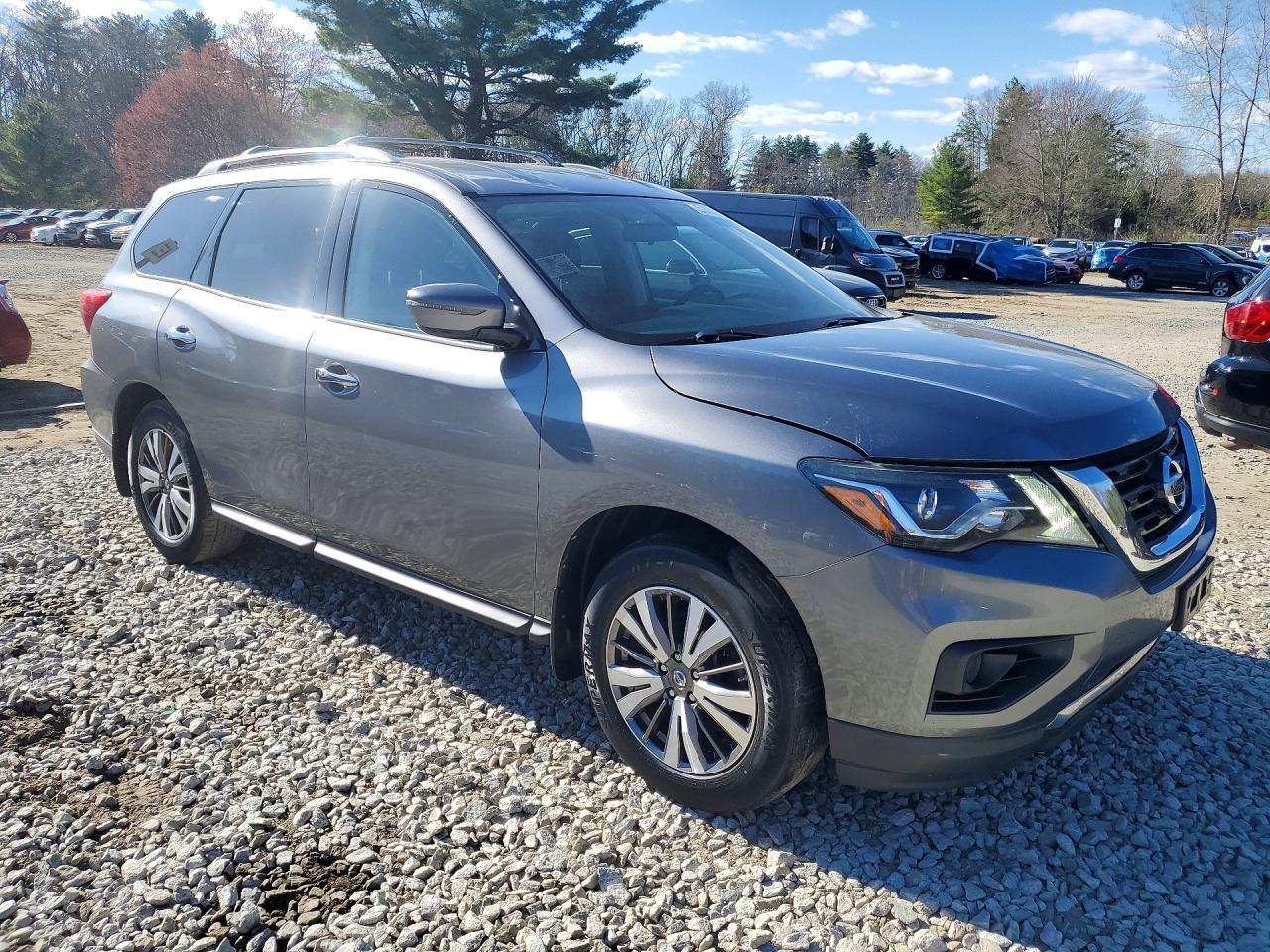 2017 Nissan Pathfinder S - Image 4