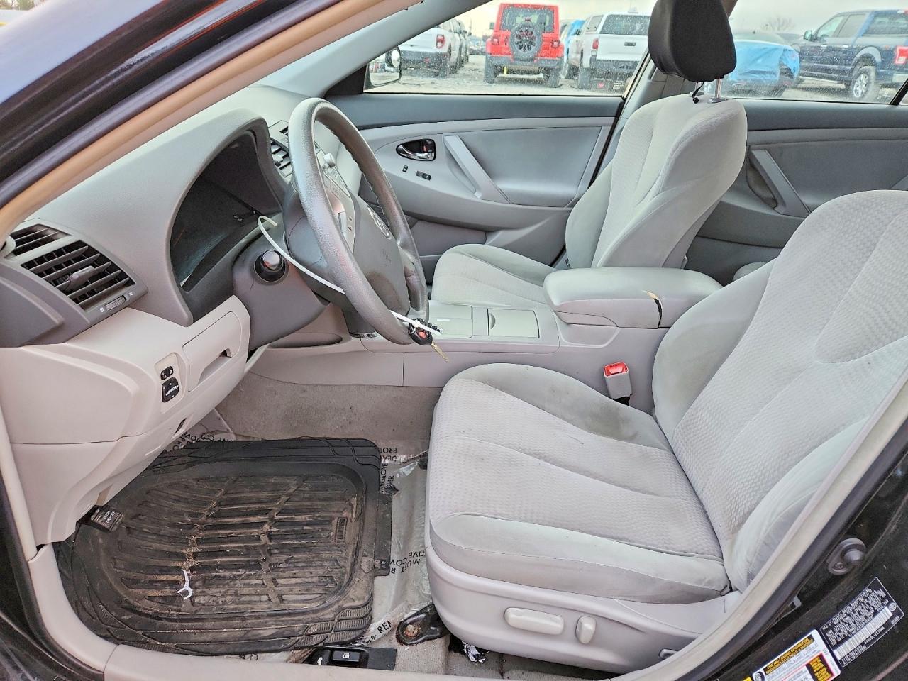 2011 Toyota Camry Le - Image 7