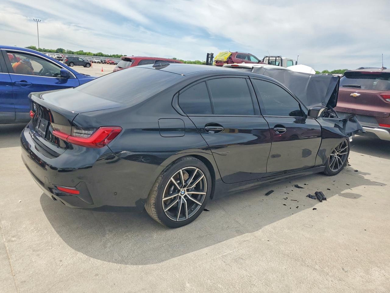 2022 BMW 330I - Фото 3