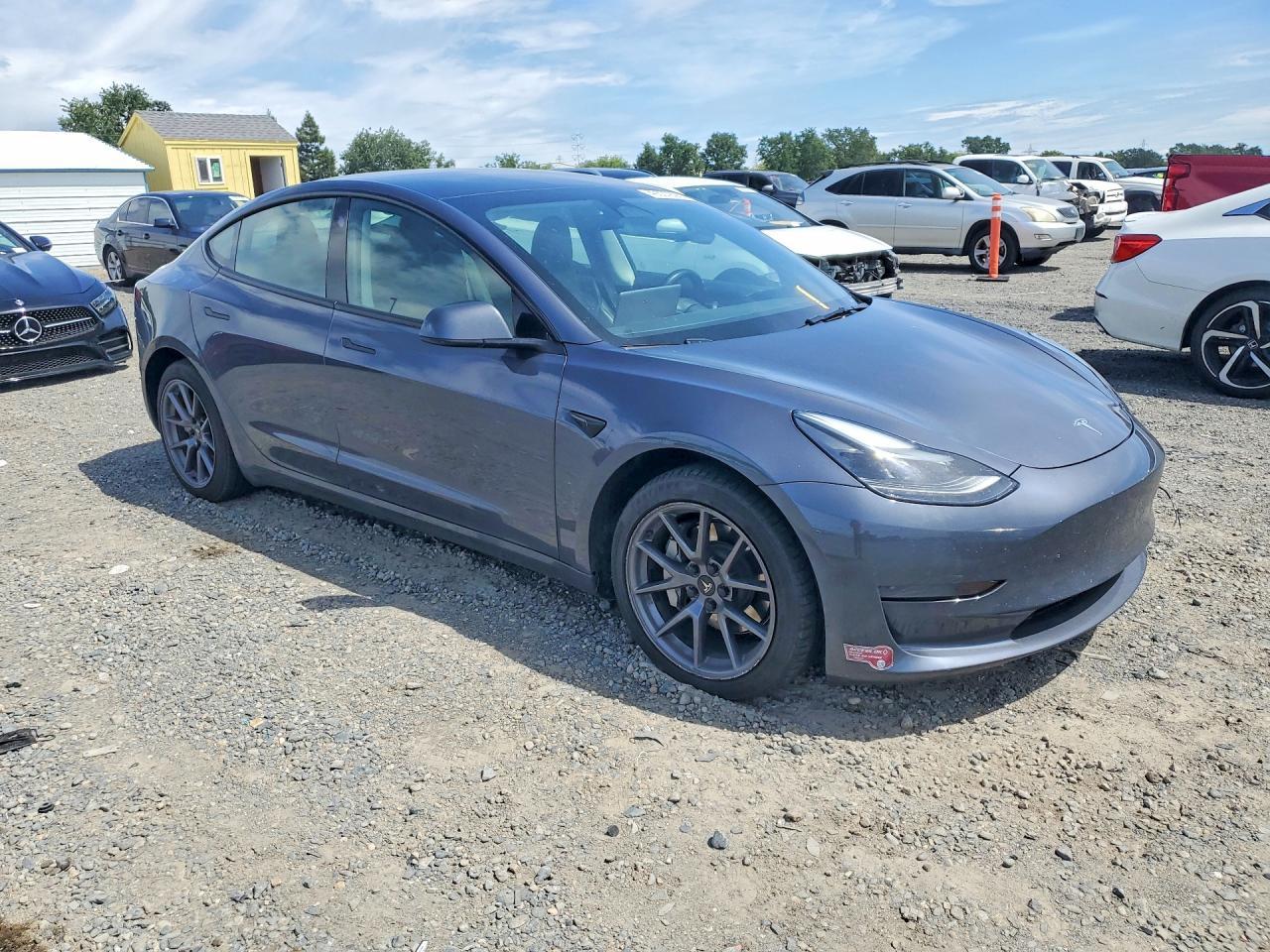 2023 Tesla Model 3 - Image 4