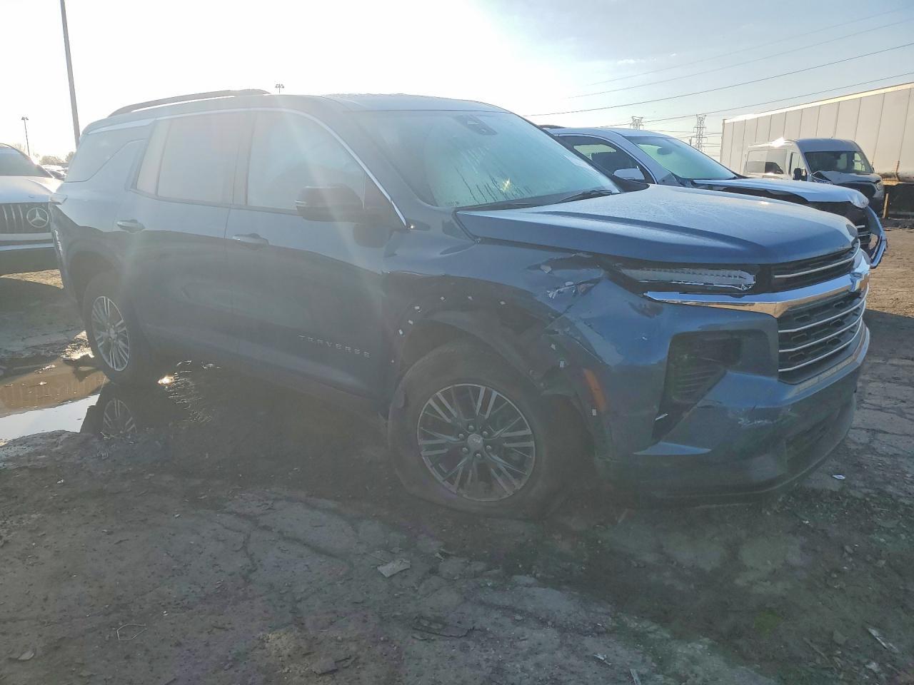 2025 Chevrolet Traverse Lt - Фото 4