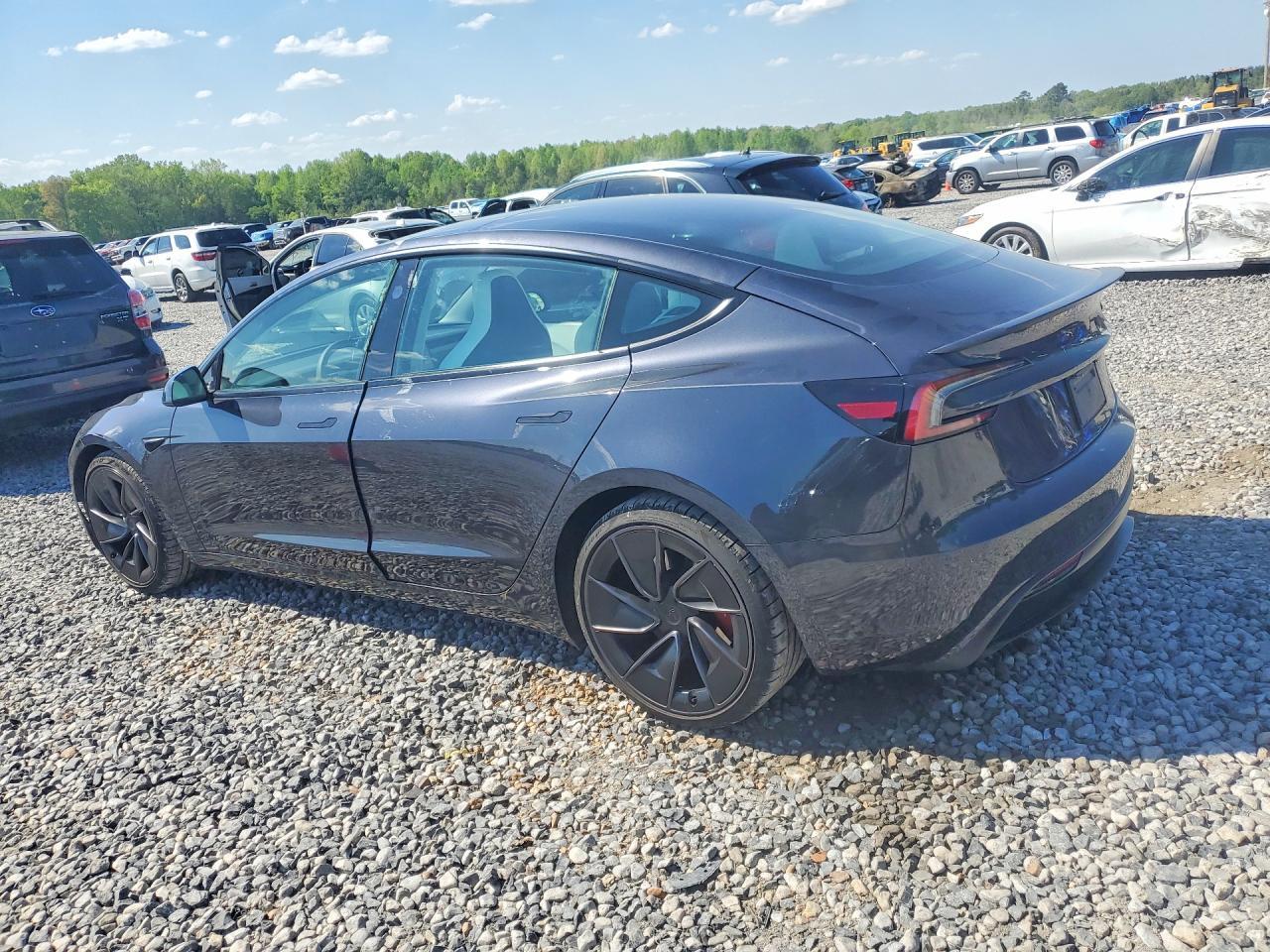 2024 Tesla Model 3 - Фото 2