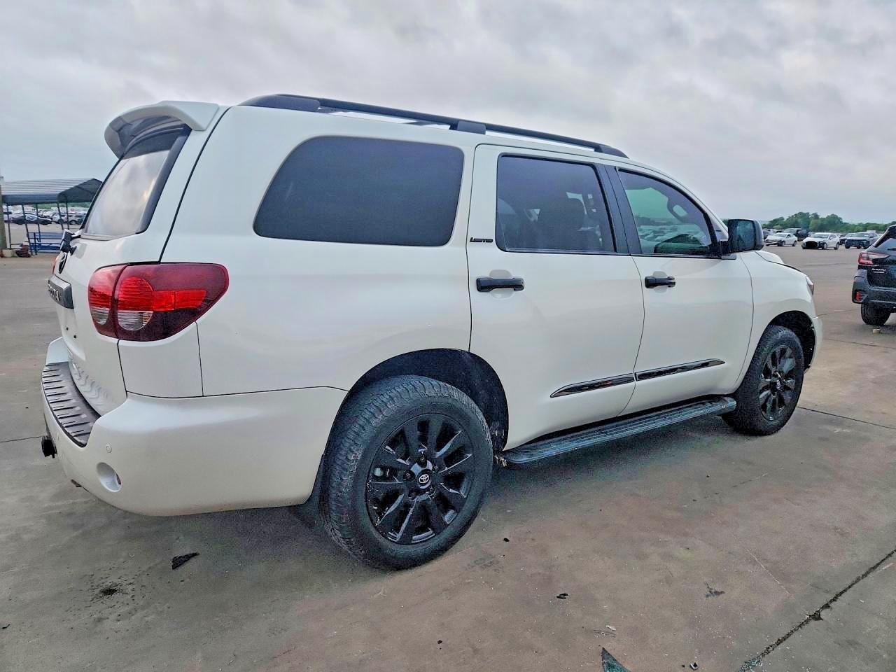 2021 Toyota Sequoia Limited - Фото 3
