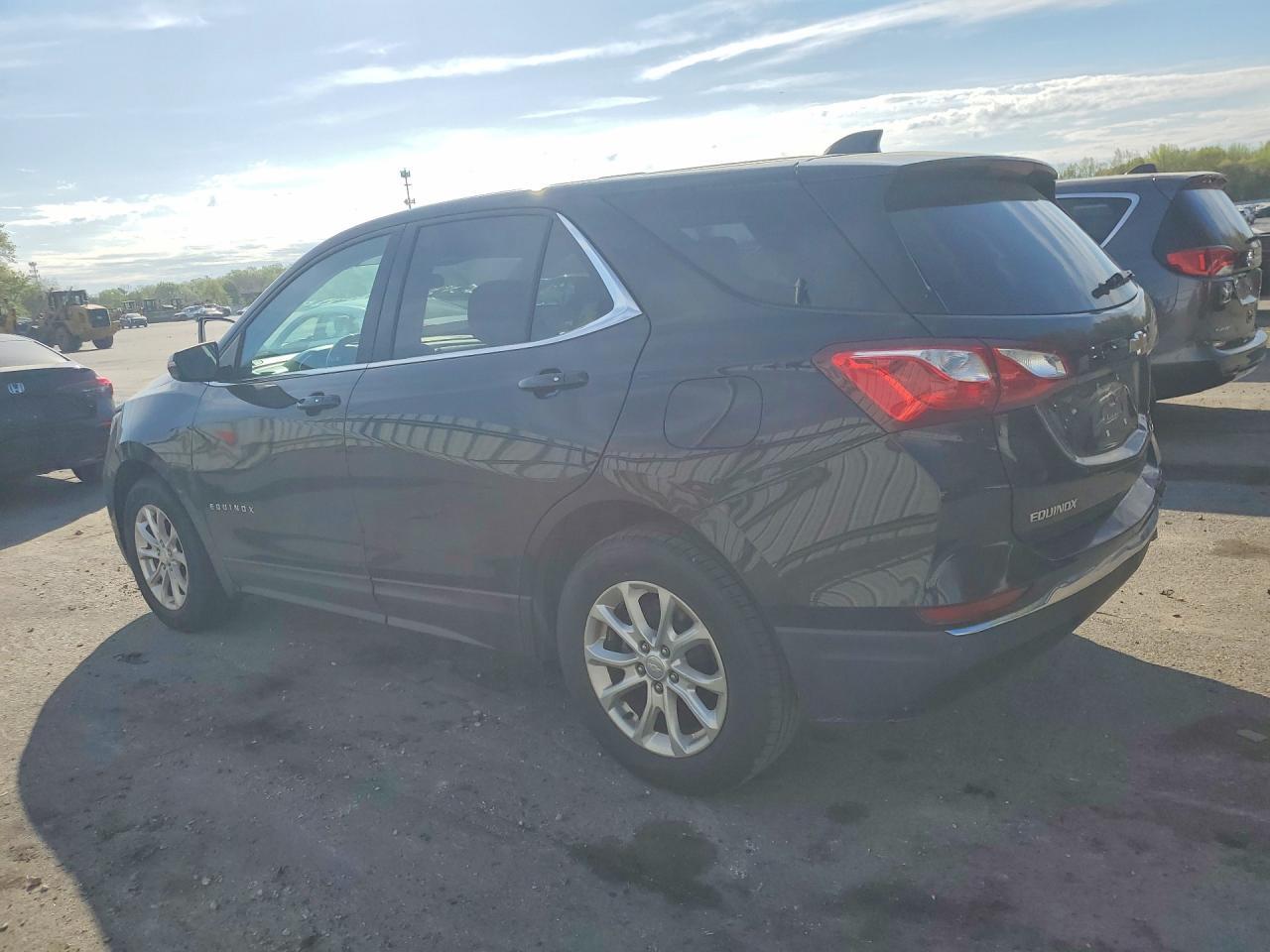 2019 Chevrolet Equinox Lt - Image 2