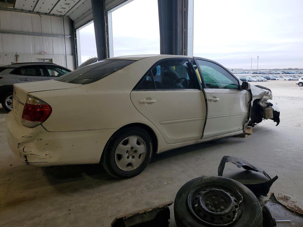 2005 Toyota Camry Le - Фото 3