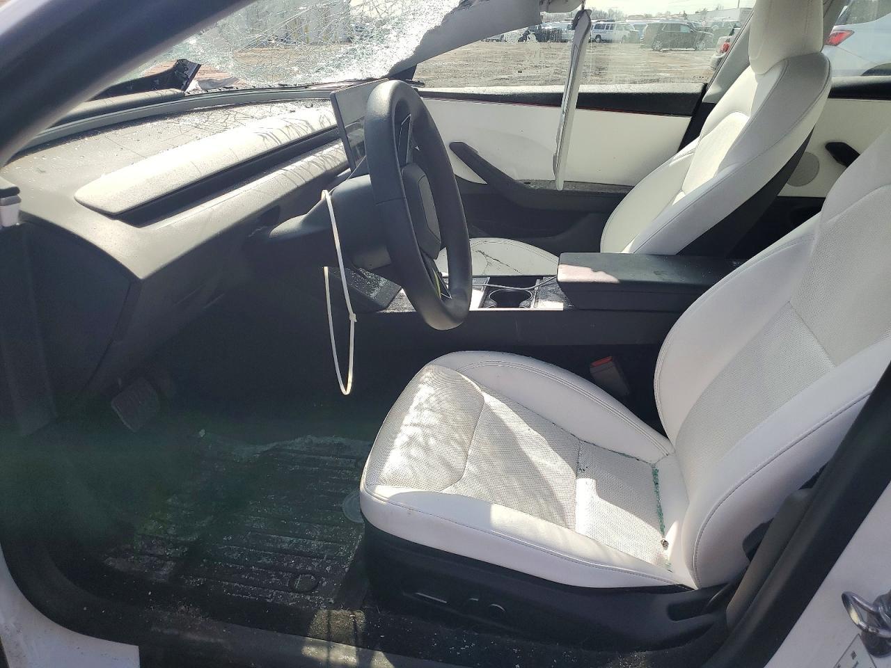 2025 Tesla Model 3 - Image 7