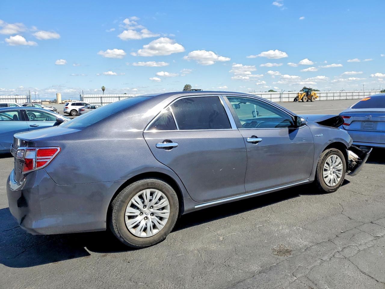 2013 Toyota Camry Hybrid Le - Фото 3