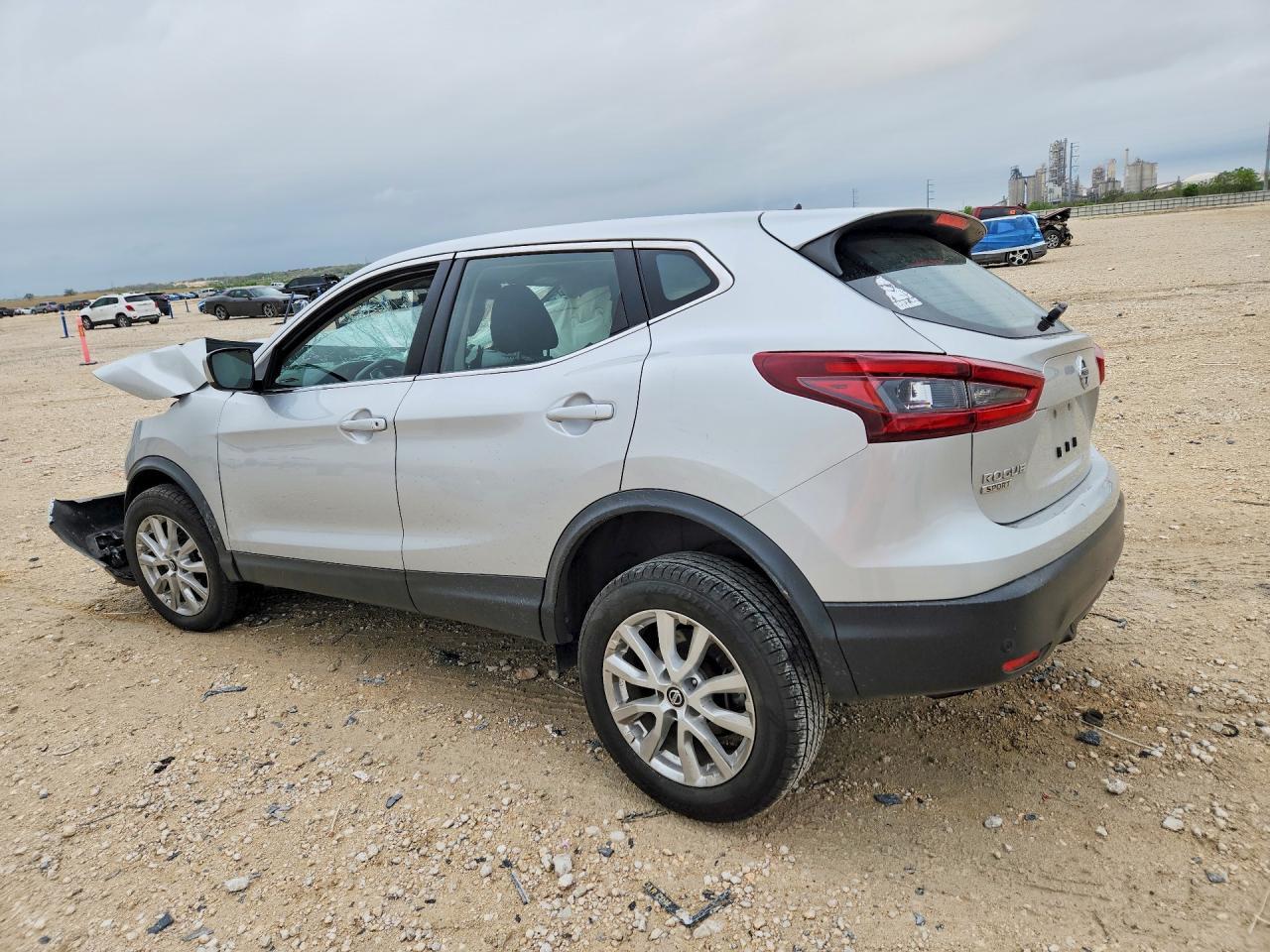 2021 Nissan Rogue Sport S - Фото 2