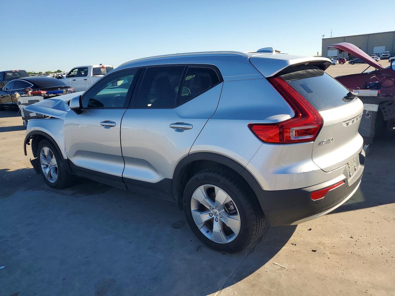 2019 Volvo Xc40 T5 Momentum - Фото 2