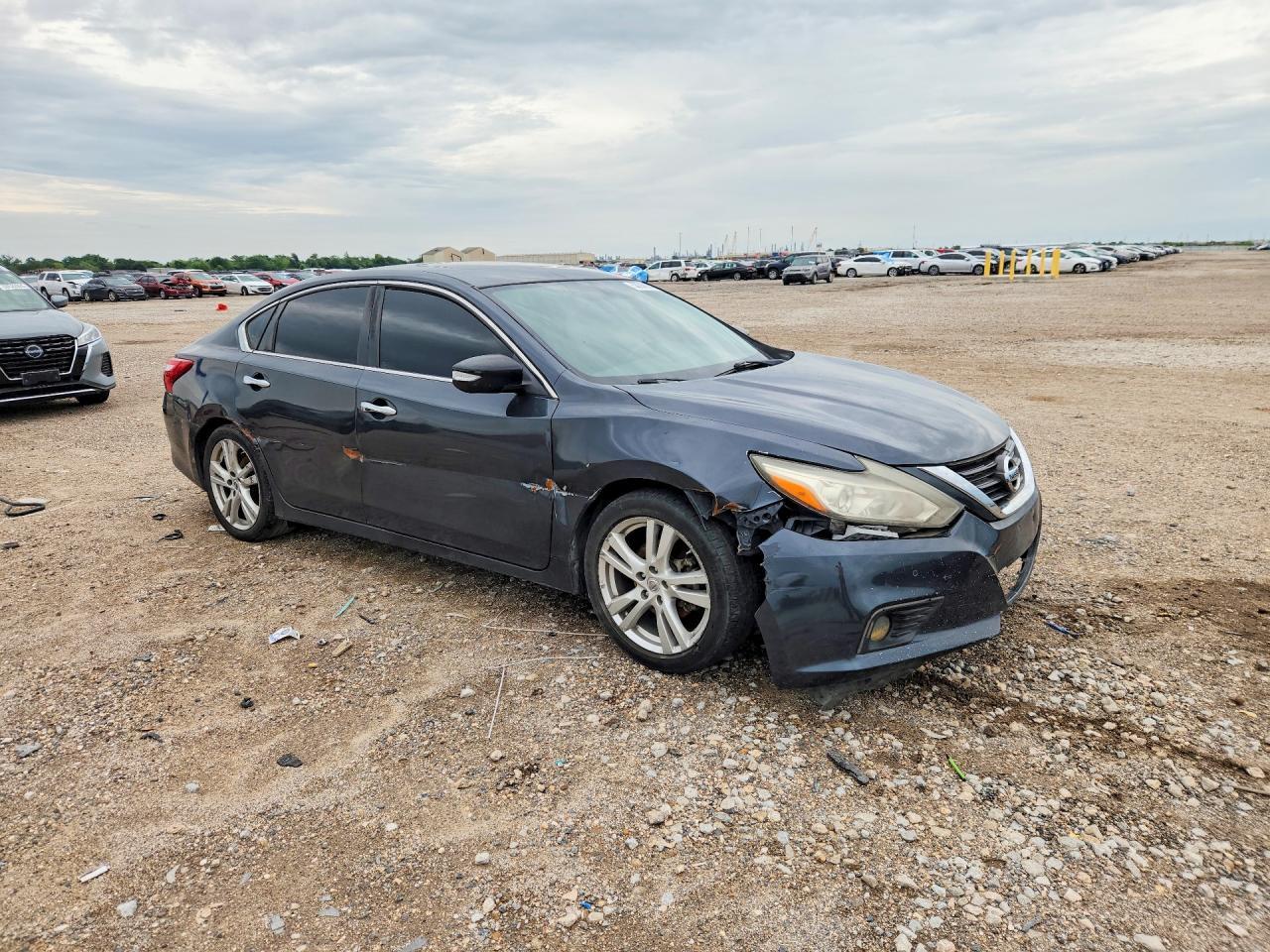 2017 Nissan Altima 3.5 Sl - Image 4