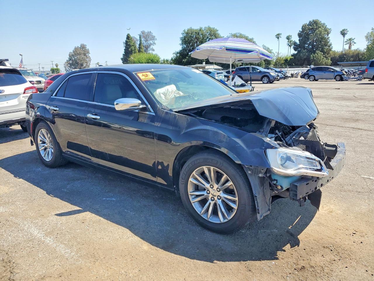 2016 Chrysler 300C - Image 4