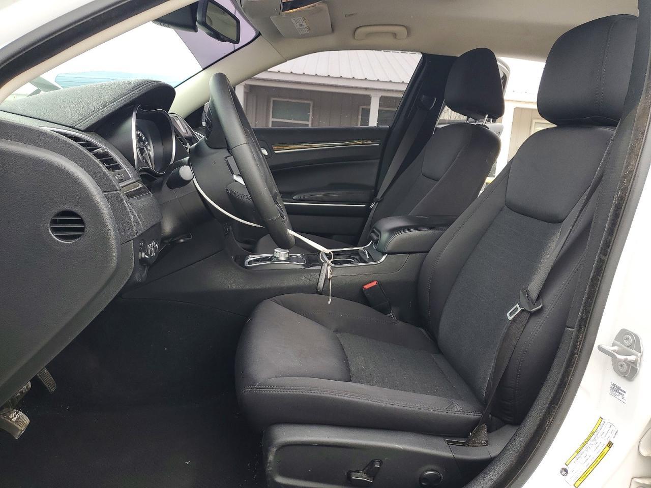 2022 Chrysler 300 Touring - Image 7