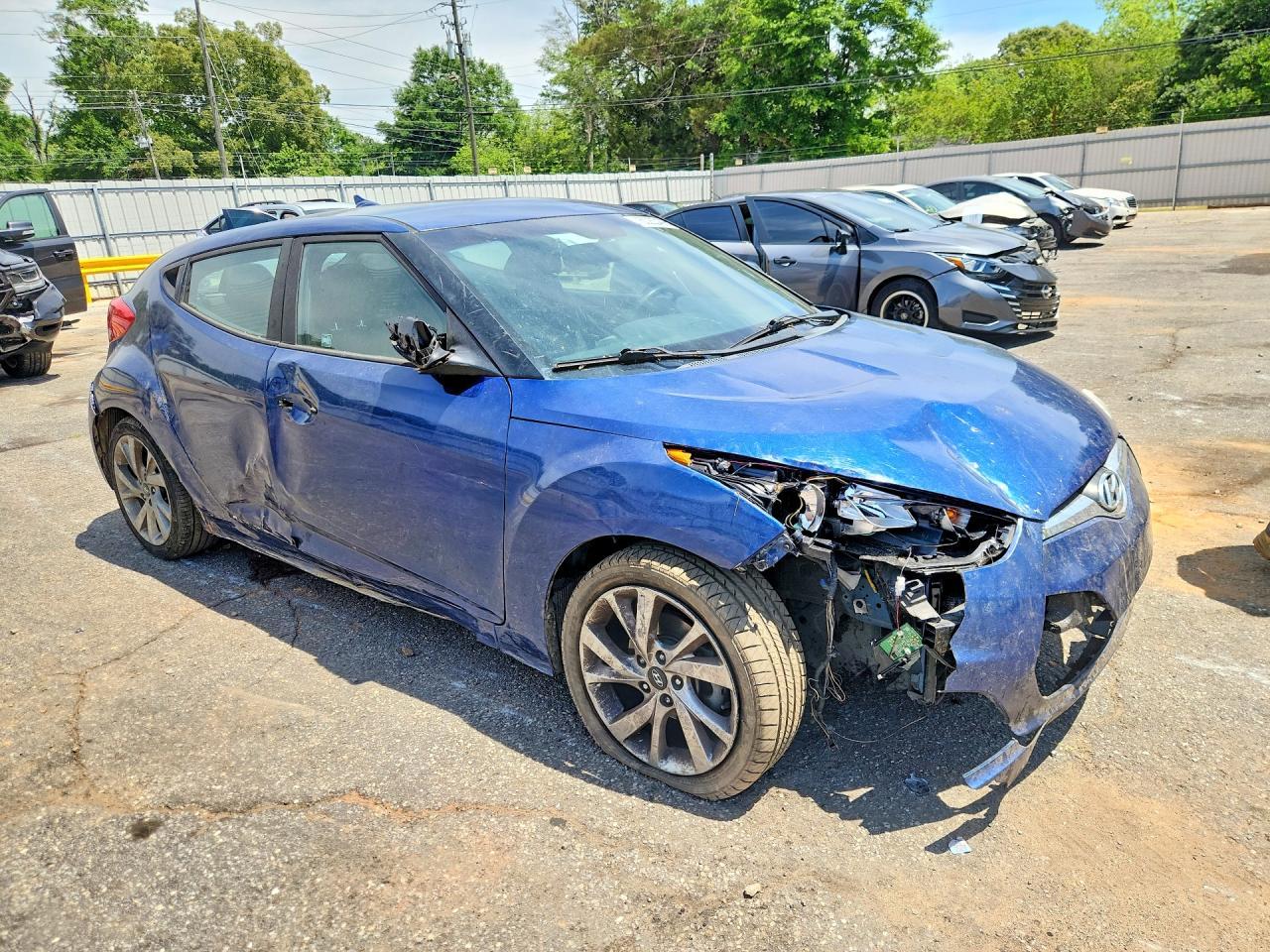 2016 Hyundai Veloster Base - Image 4