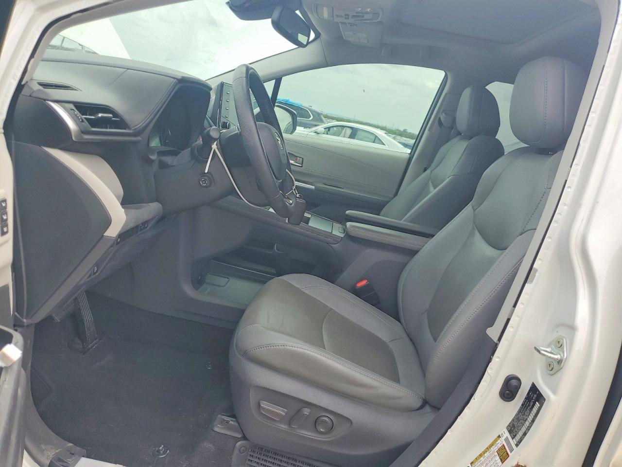 2021 Toyota Sienna Limited 7-Passenger - Image 7