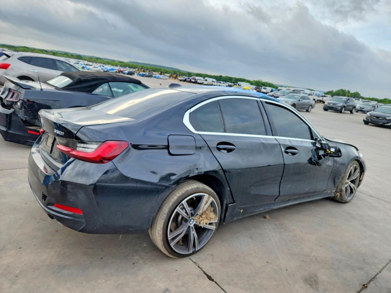 2024 BMW 330Xi - Фото 3