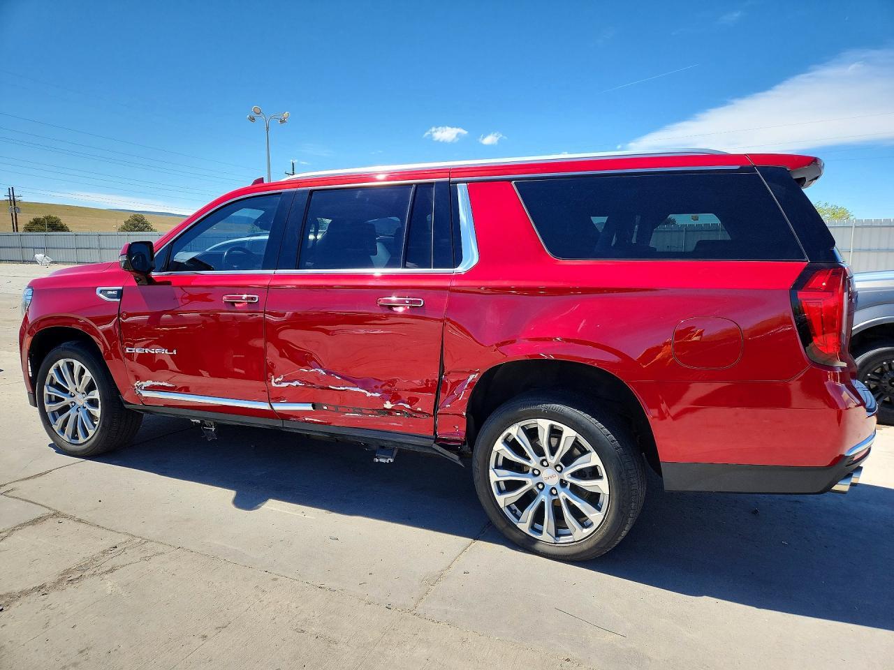2022 GMC Yukon Xl Denali - Image 2