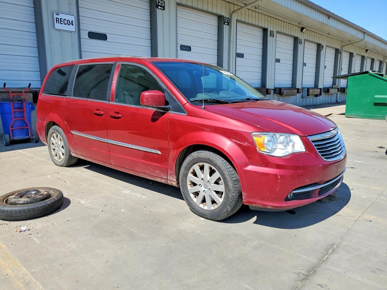 2015 Chrysler Town & Country Touri - Фото 4