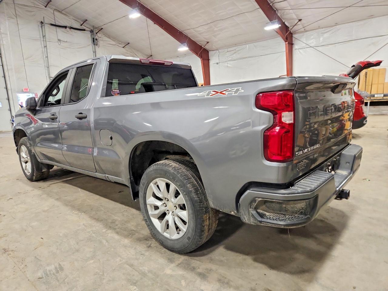 2021 Chevrolet Silverado K1500 Custom - Фото 2