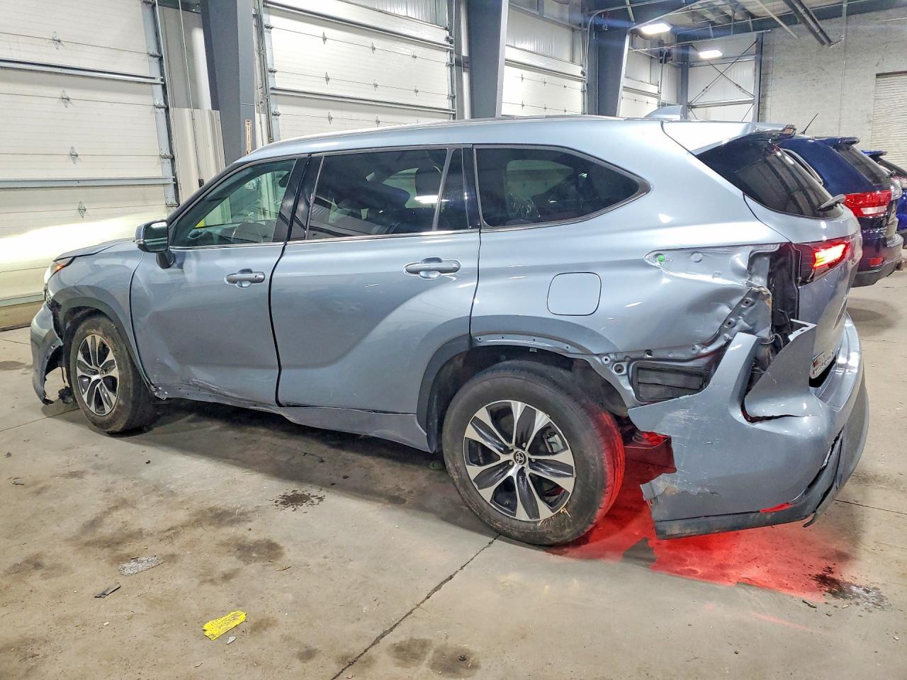 2021 Toyota Highlander Xle - Фото 2