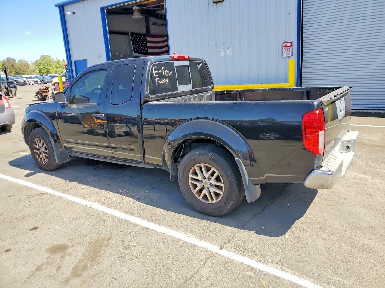 2017 Nissan Frontier Sv - Image 2