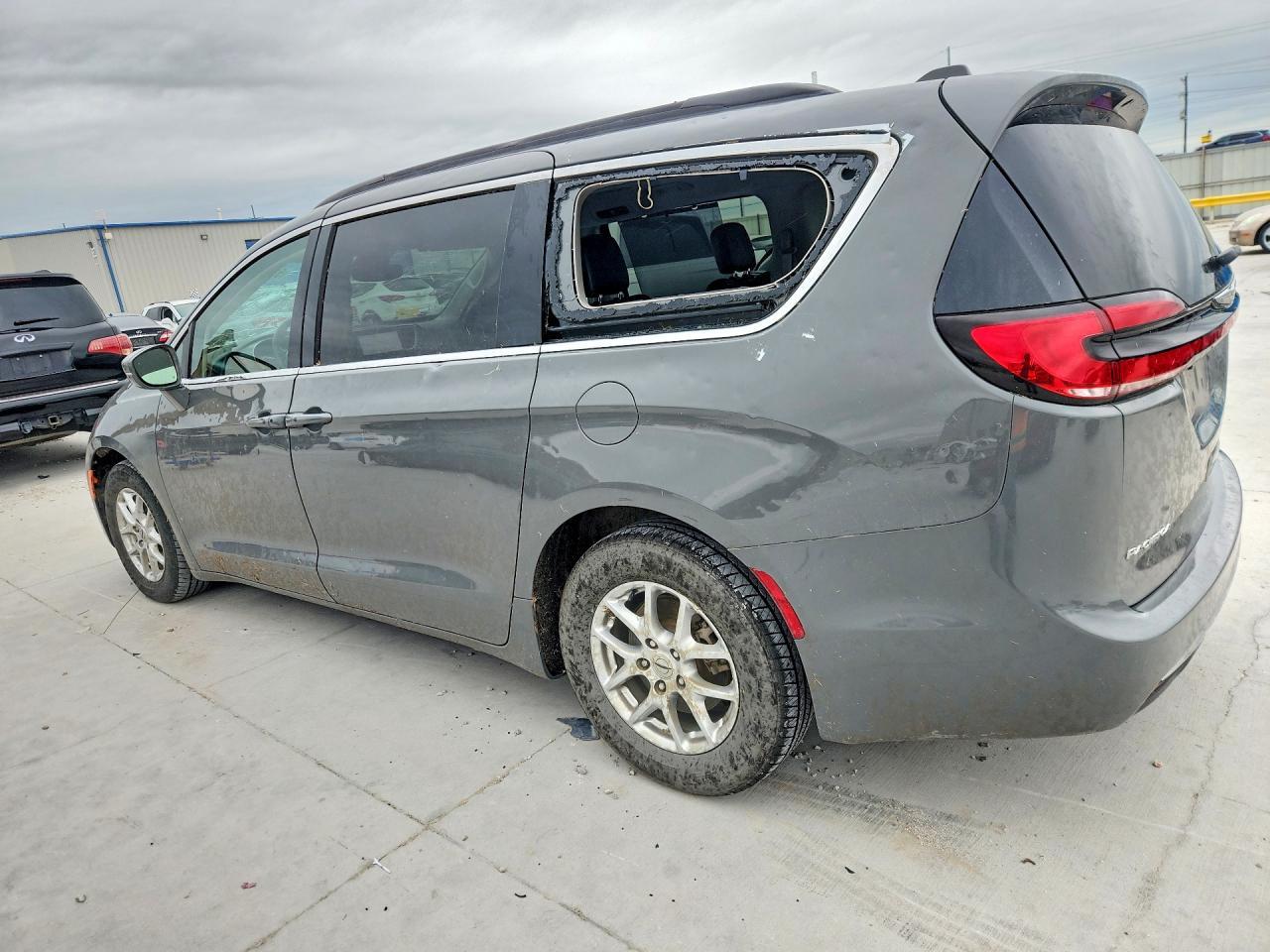 2022 Chrysler Pacifica Touring L - Фото 2