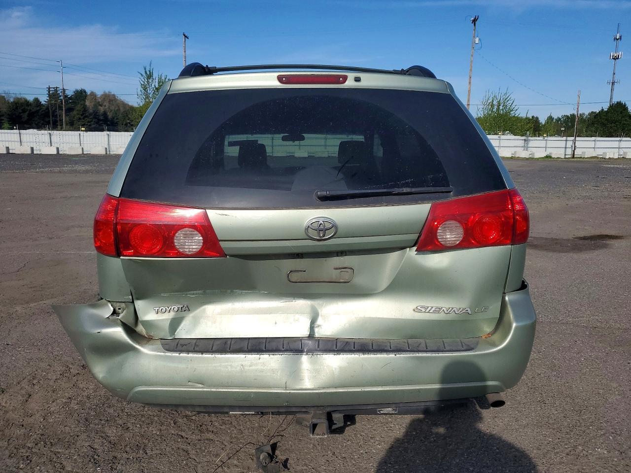 2008 Toyota Sienna Le 7-Passenger - Image 6