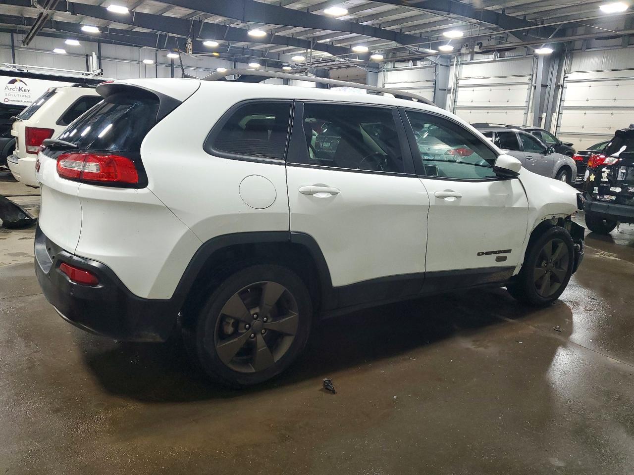 2016 Jeep Cherokee Latitude - Image 3