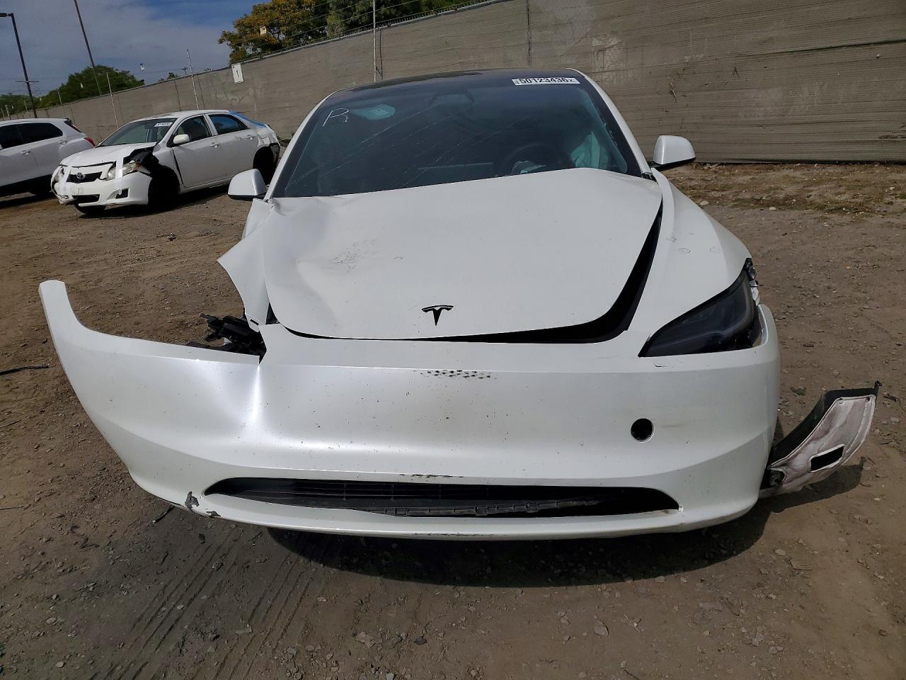 2024 Tesla Model 3 - Фото 5