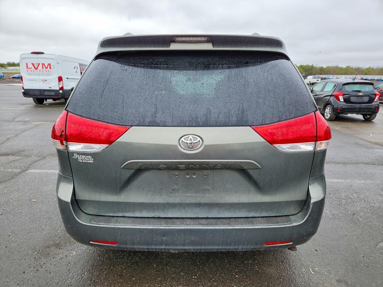 2013 Toyota Sienna Le 8-Passenger - Фото 6