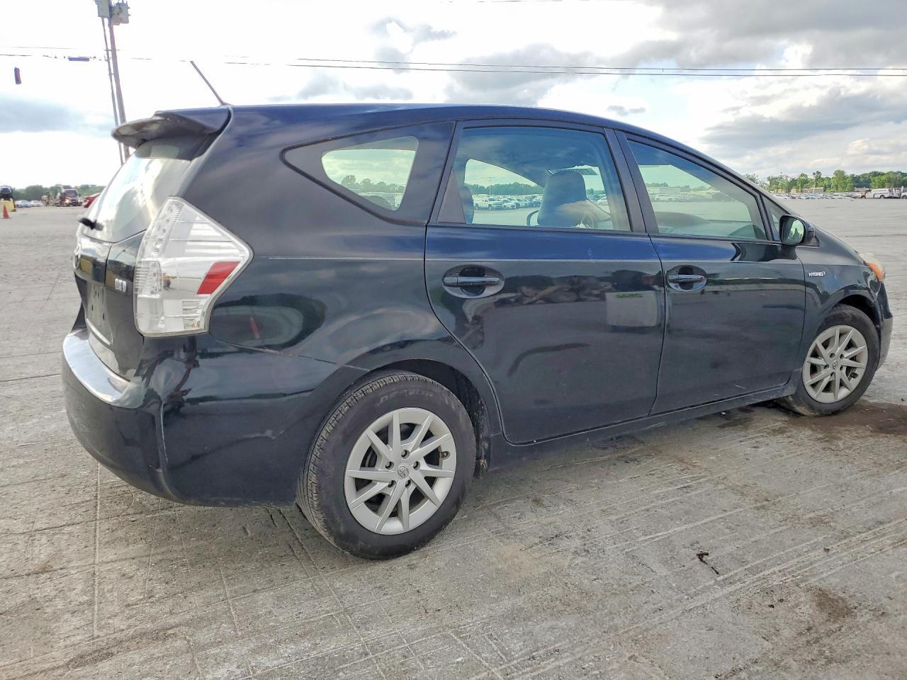 2013 Toyota Prius V Three - Image 3