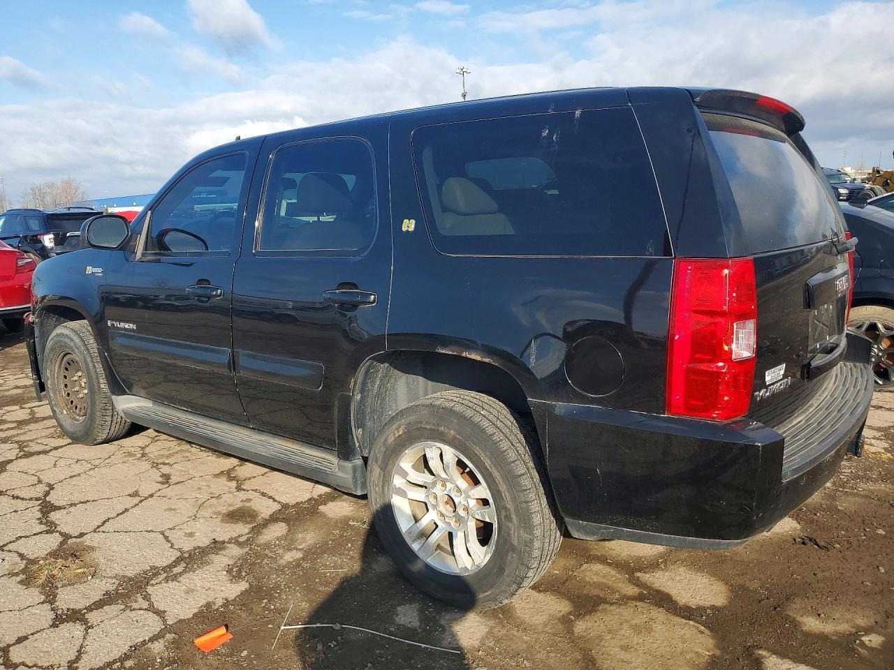 2009 GMC Yukon Hybrid - Image 2
