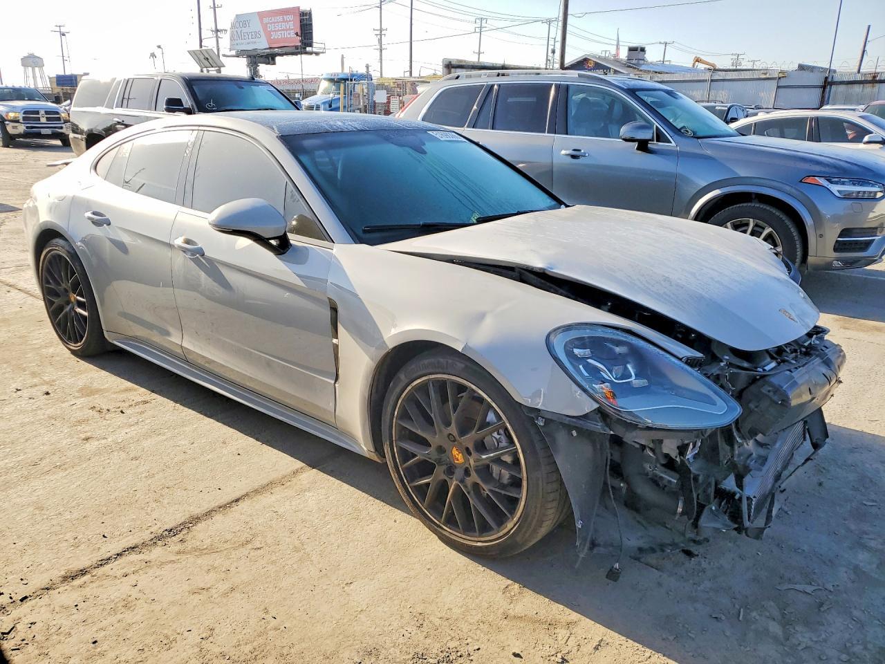 2018 Porsche Panamera 4 - Фото 4