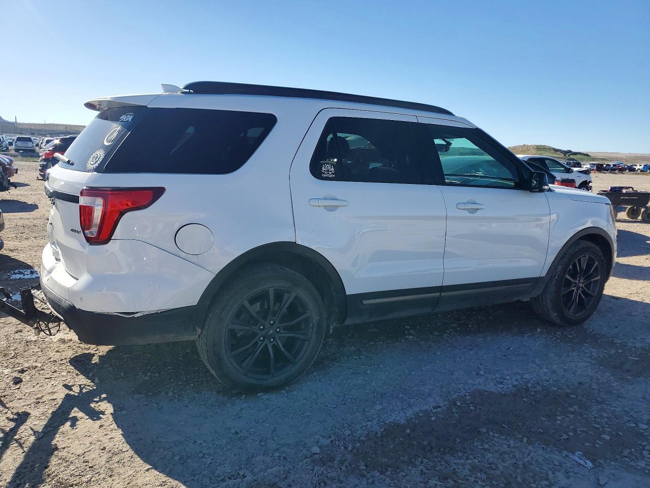 2017 Ford Explorer Xlt - Фото 3