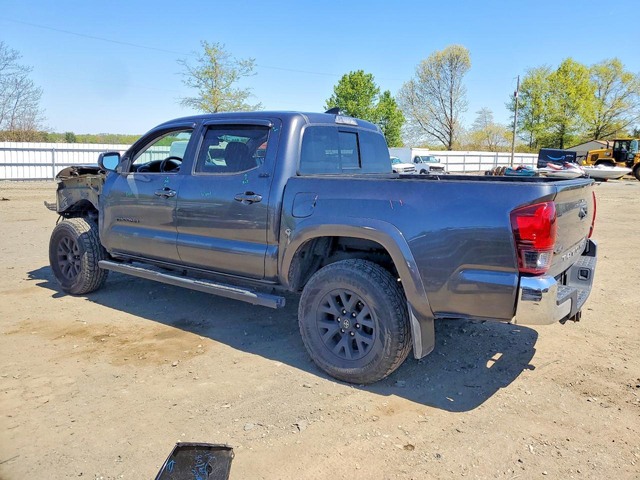 2018 Toyota Tacoma Sr5 V6 - Image 2