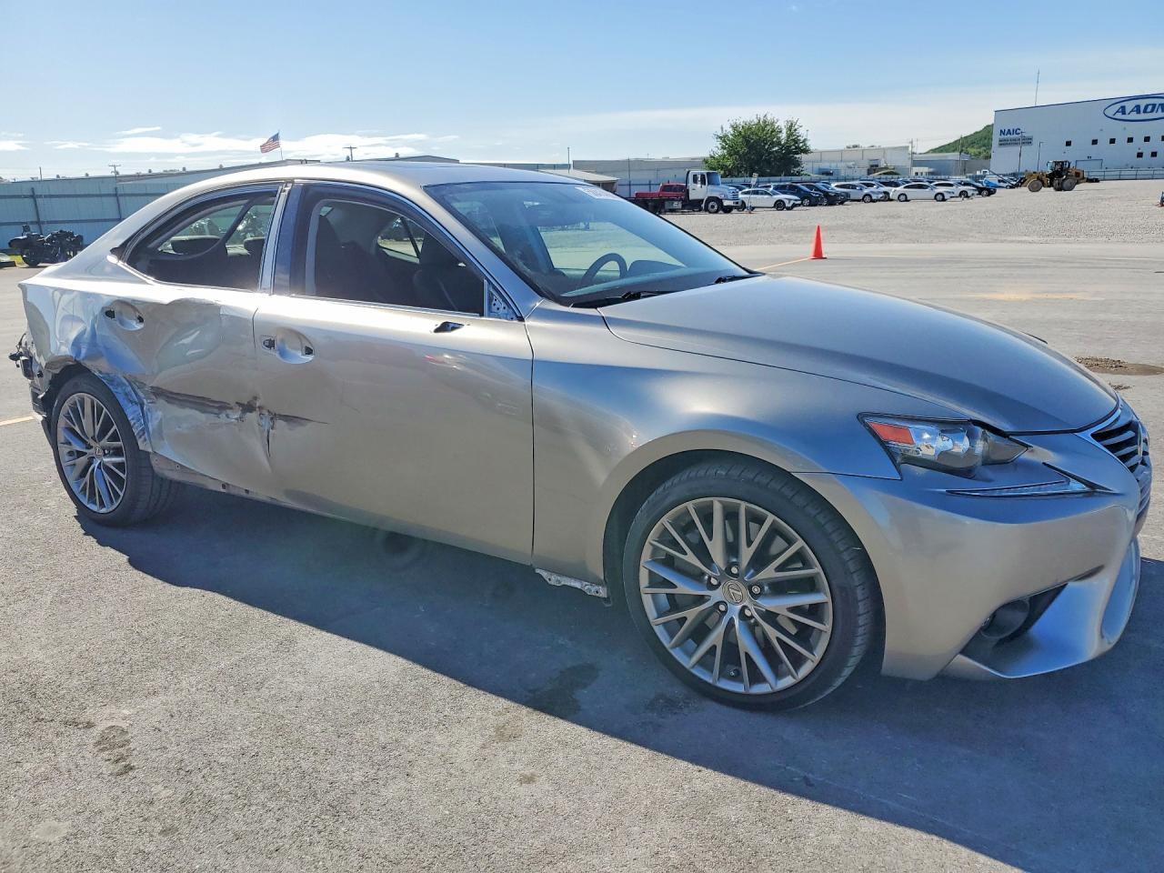 2016 Lexus Is 200T - Фото 4