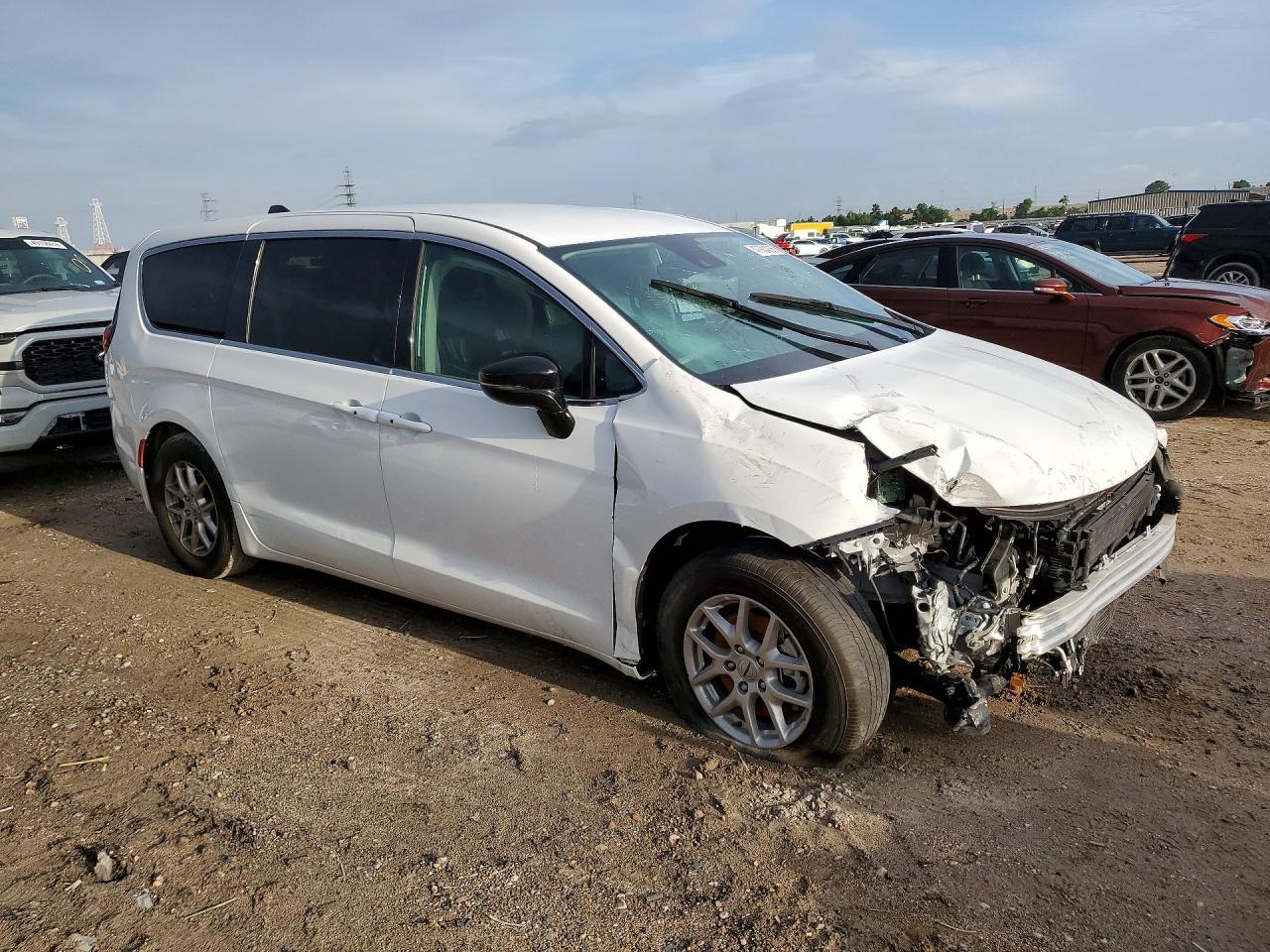 2024 Chrysler Pacifica Touring L - Фото 4