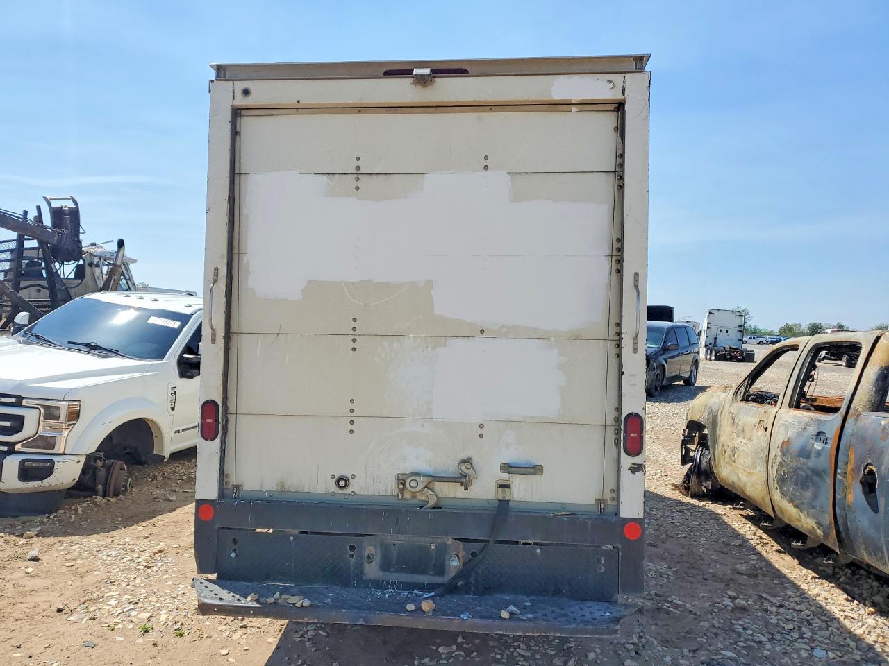 2019 GMC Savana Delivery Truck - Image 6
