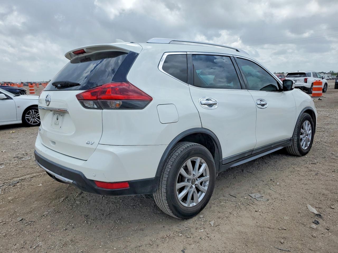2019 Nissan Rogue Sv - Image 3