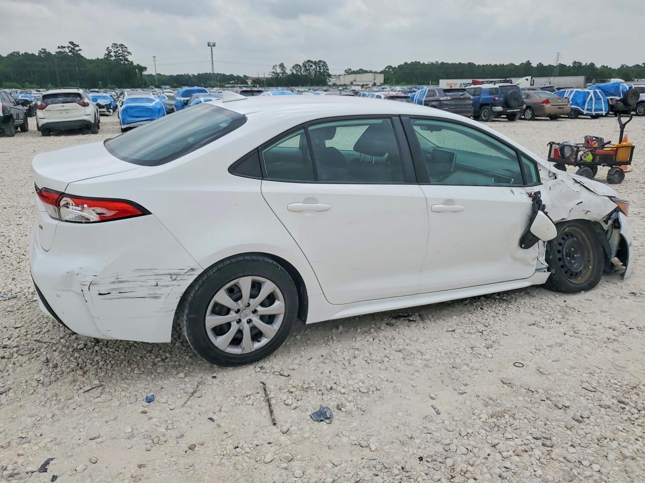 2021 Toyota Corolla Le - Image 3