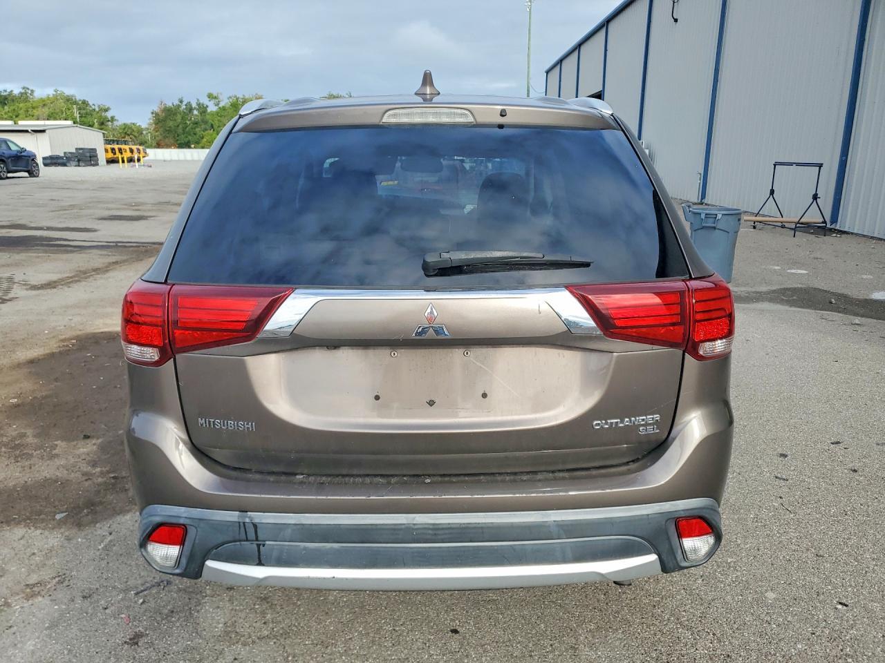 2017 Mitsubishi Outlander Se - Image 6