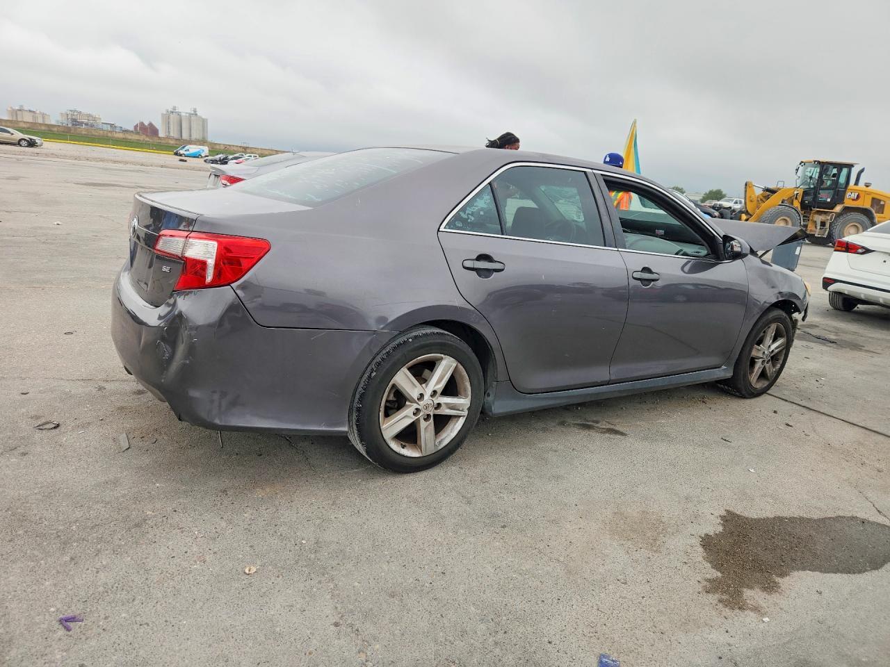 2014 Toyota Camry Se - Image 3