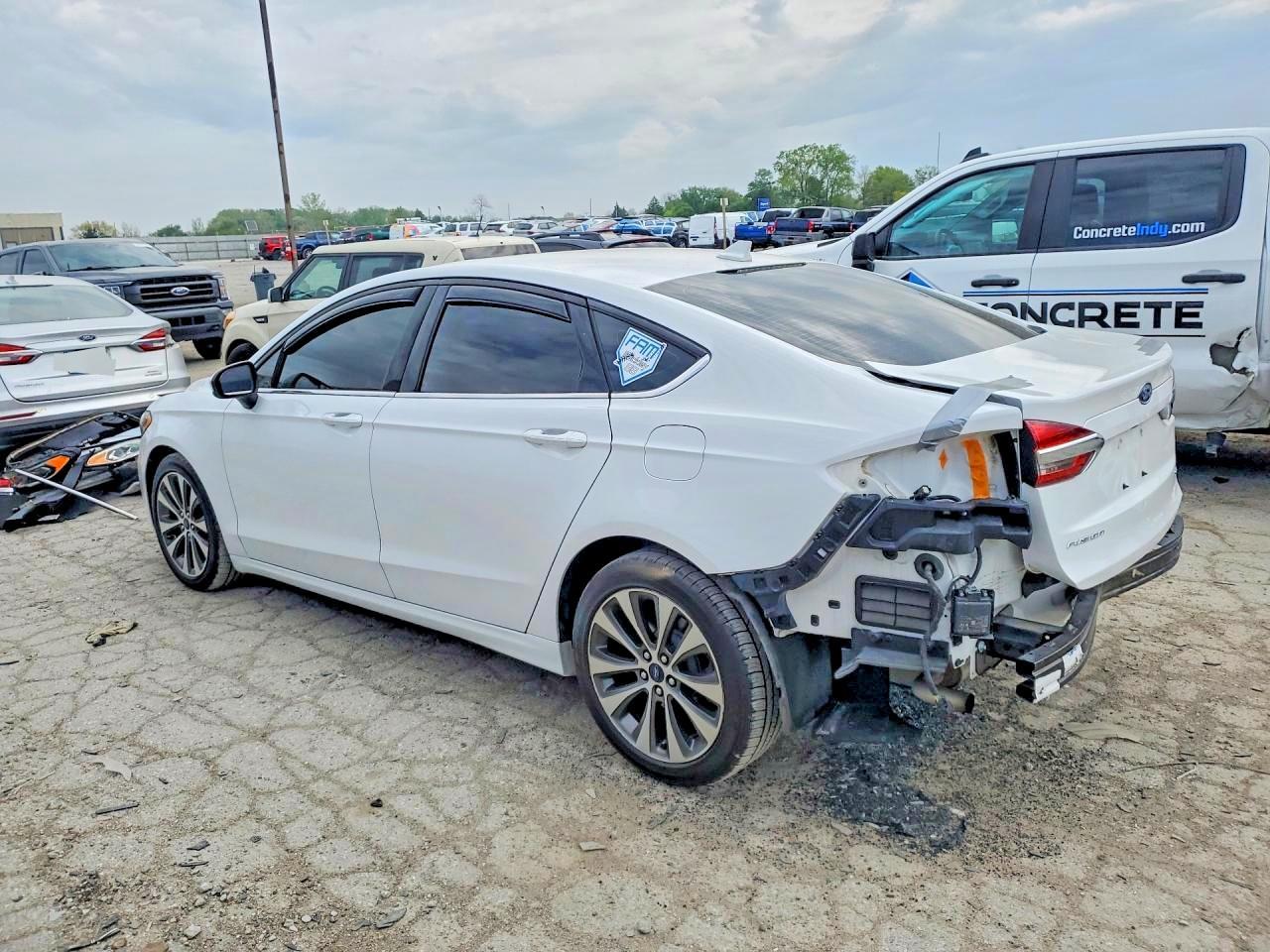 2020 Ford Fusion Se - Image 2