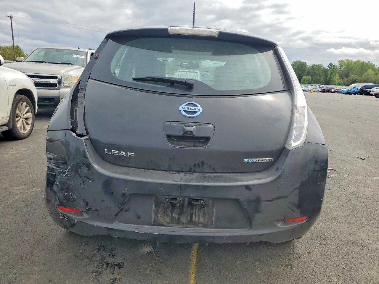 2015 Nissan Leaf S - Image 6