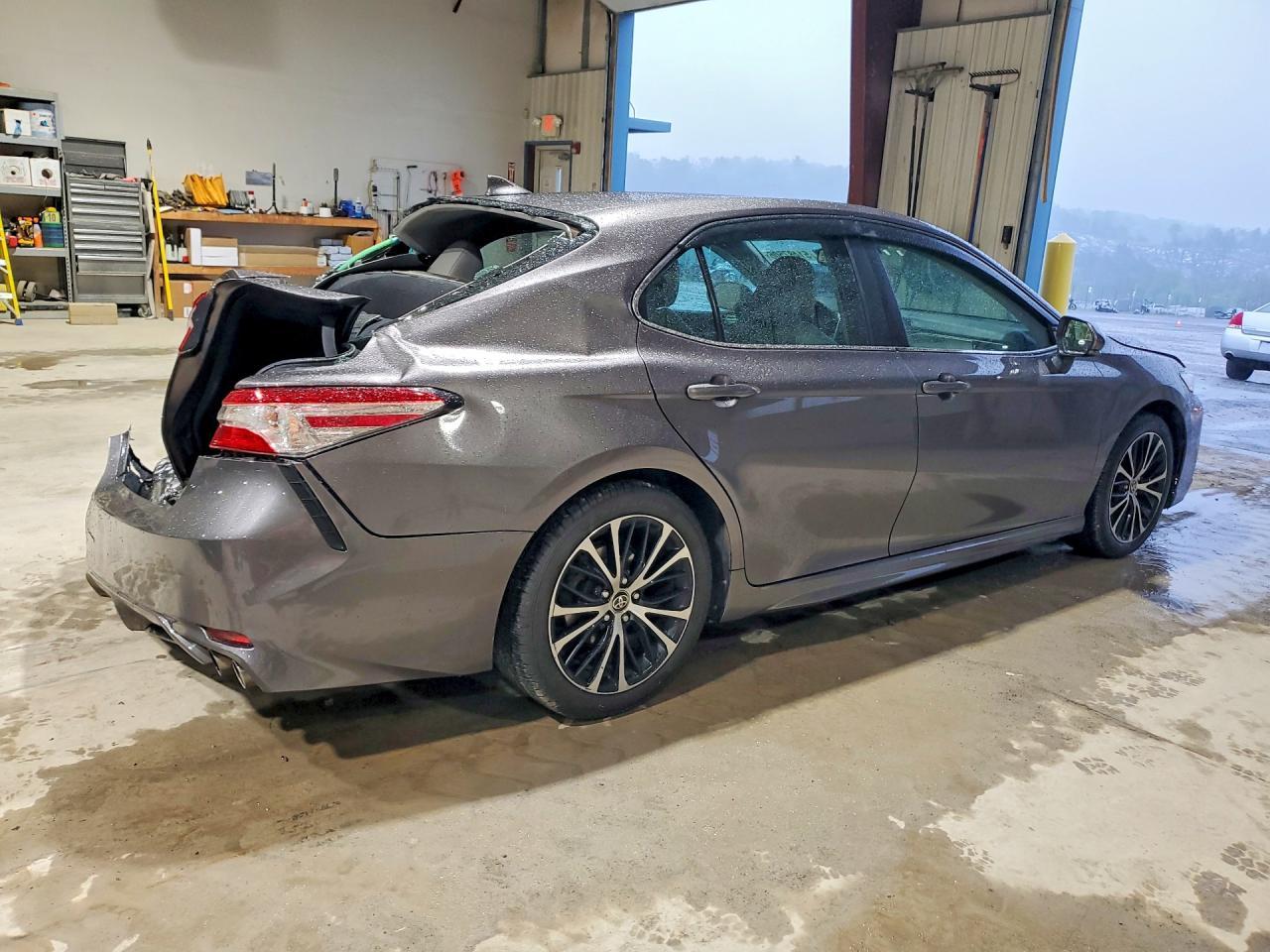 2020 Toyota Camry Se - Image 3