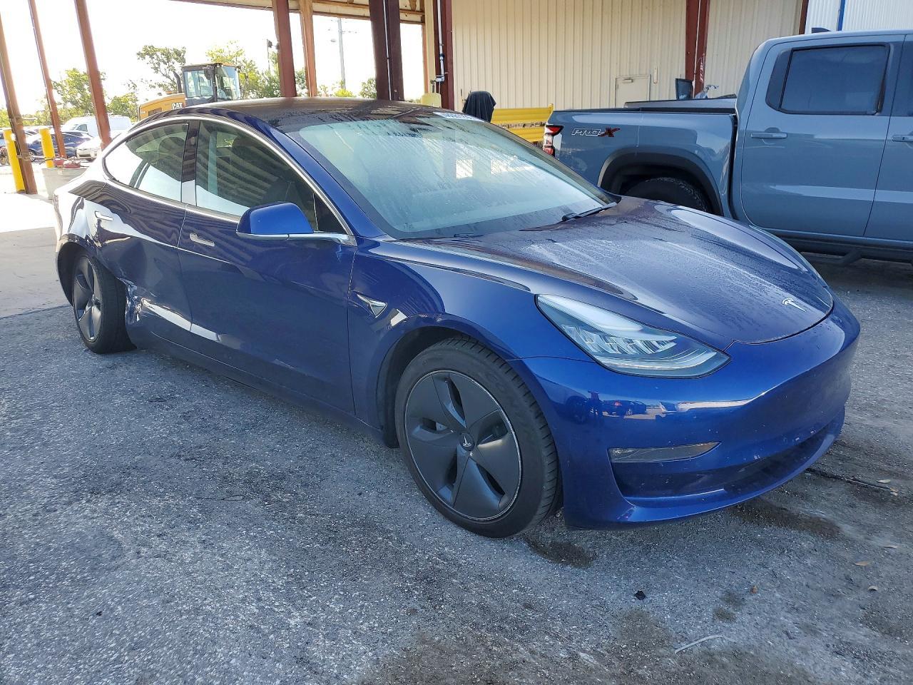 2020 Tesla Model 3 - Фото 4