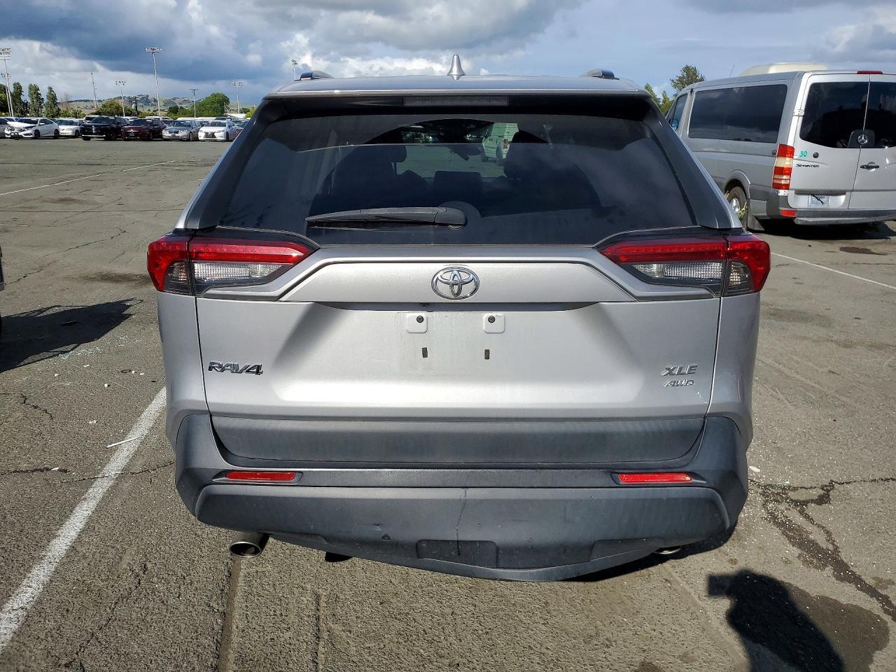 2019 Toyota Rav4 Xle Premium - Image 6