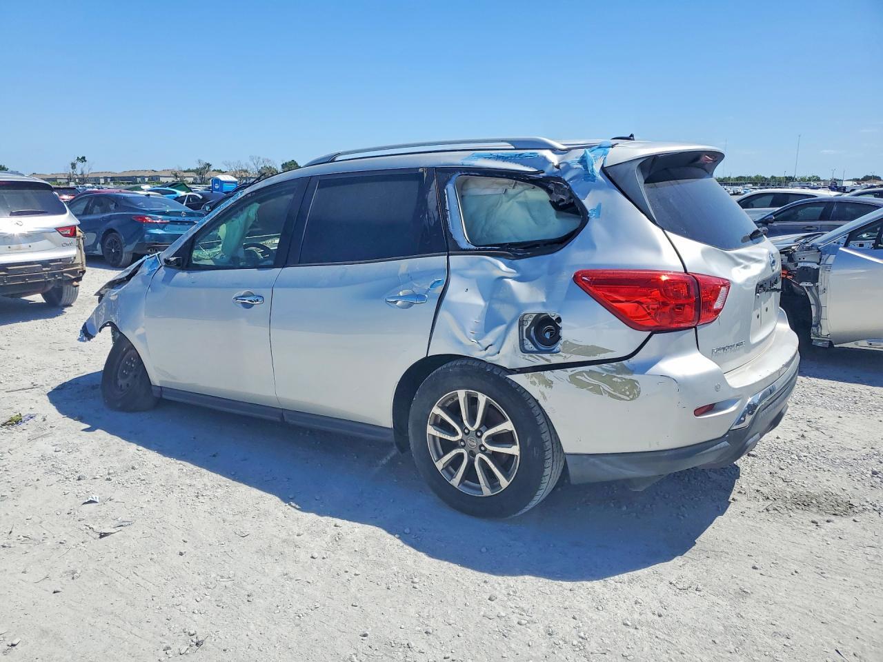 2018 Nissan Pathfinder Sv - Image 2