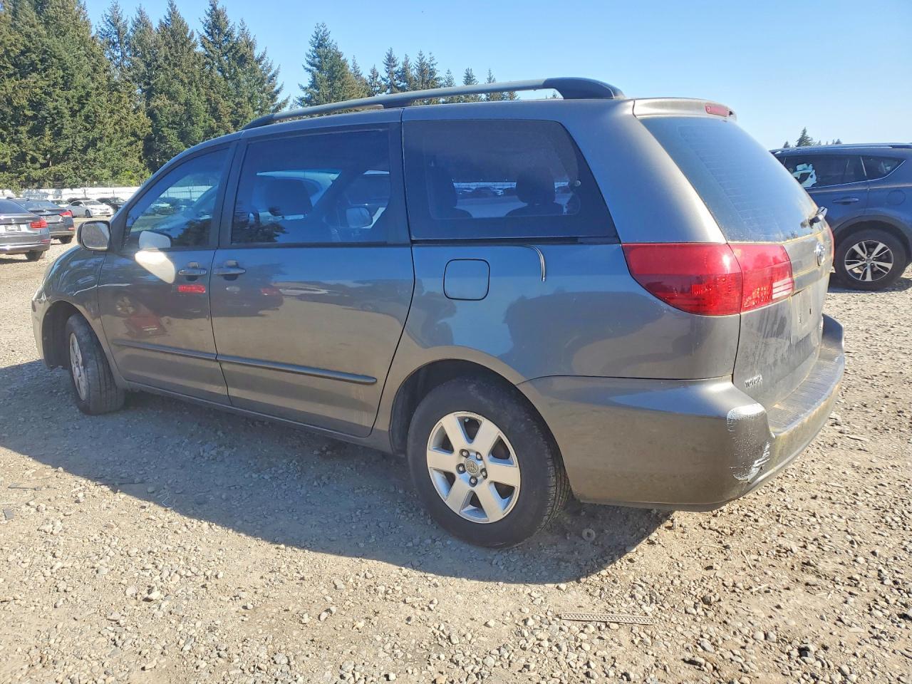 2005 Toyota Sienna Ce 7-Passenger - Image 2