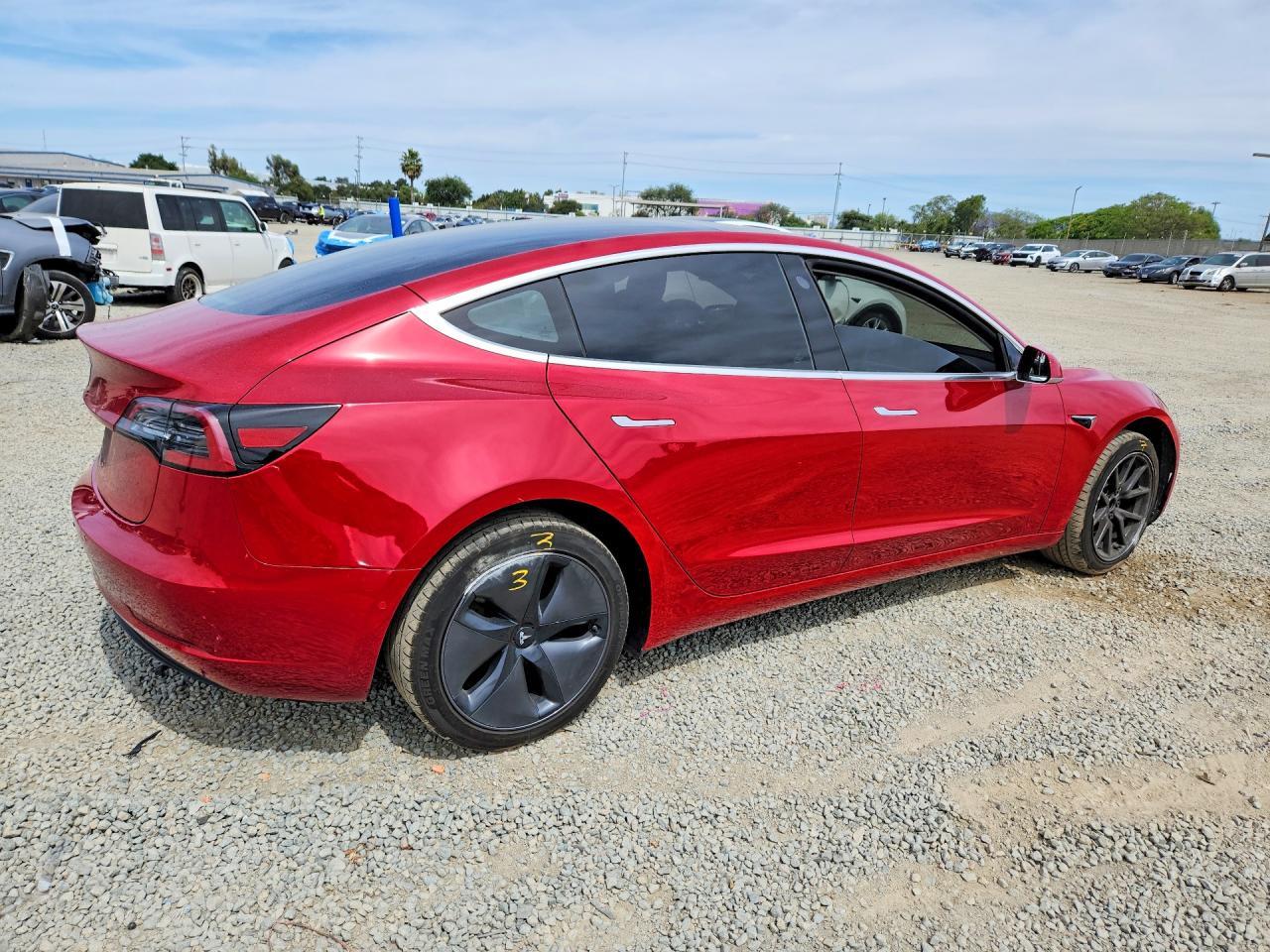 2018 Tesla Model 3 - Фото 3